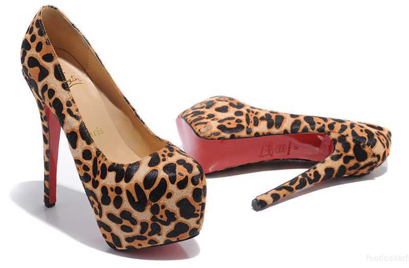 christian louboutin spiked platform pumps pascher mode christian louboutin chaussures pas cher prix